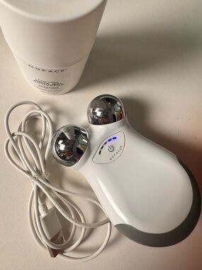 NuFACE Mini microcurrent facial toning device like new + charger + gel
